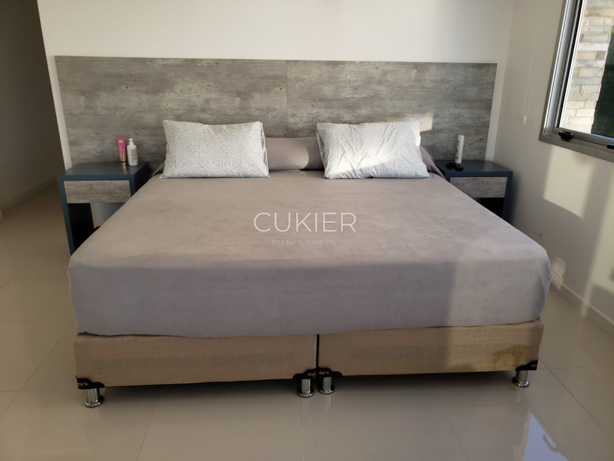 Apartamento ID.352 - Venta apartamento penthouse de 3 dormitorios en primera linea Playa Mansa Punta del Este