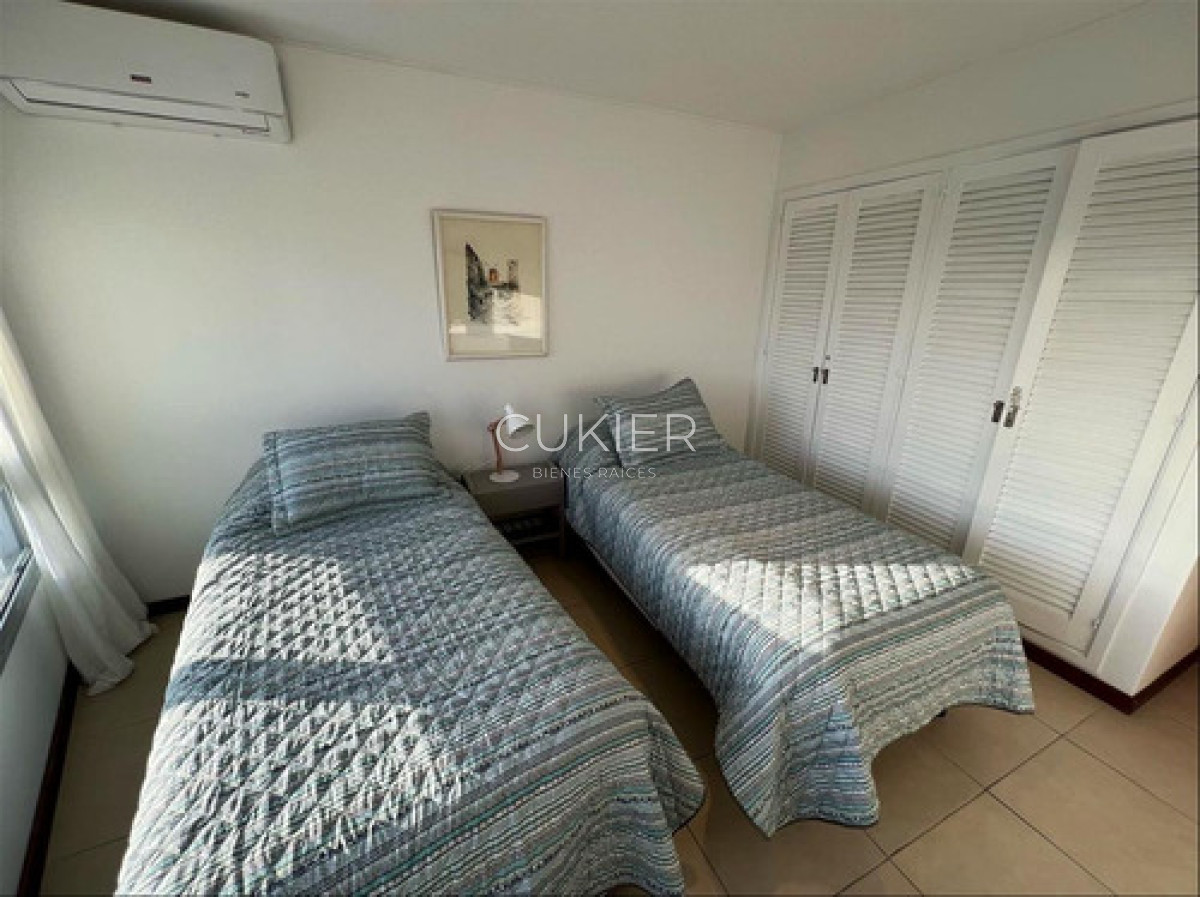 Apartamento ID.4612 - Venta Apartamento Cuatro Dormitorios Punta Este Roosevelt