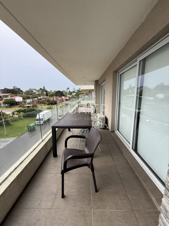 Apartamento ID.4547 - Alquiler anual e invernal de apartamento 3 dormitorios con palillero propio frente al mar en playa mansa 