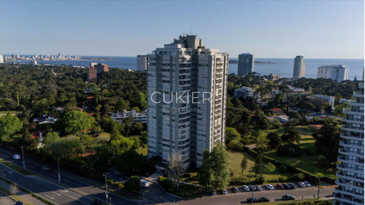 Apartamento ID.4633 - Venta Apartamento Dos Dormitorios Punta Del Este-oportunida