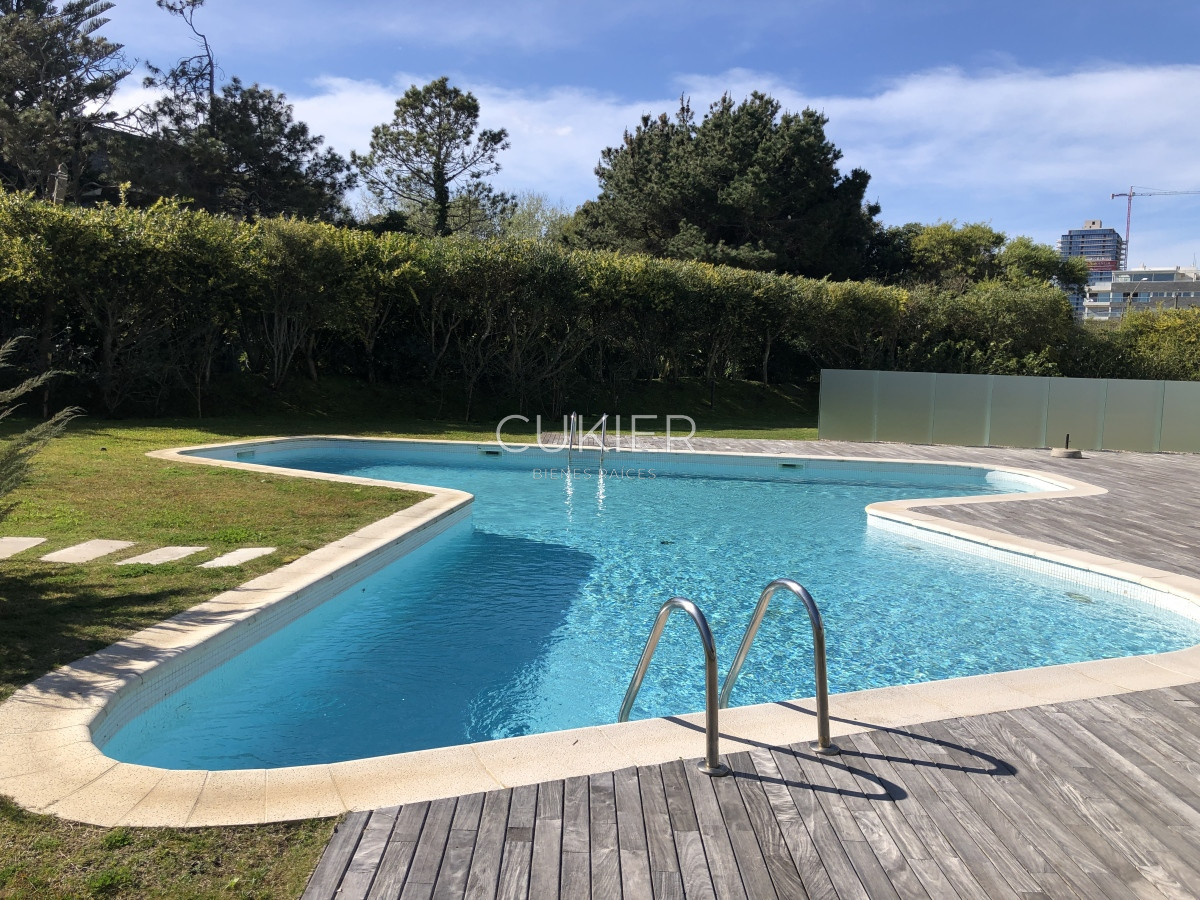 Apartamento ID.2660 - Venta hermoso departamento 3 suites en primera linea Playa Brava torre de categoría