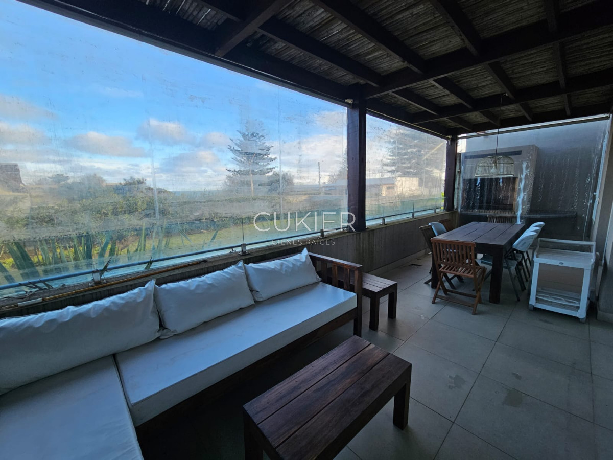 Apartamento ID.2064 - Alquiler anual de apartamento 2 dormitorios con parrillero propio en la Barra Punta del Este