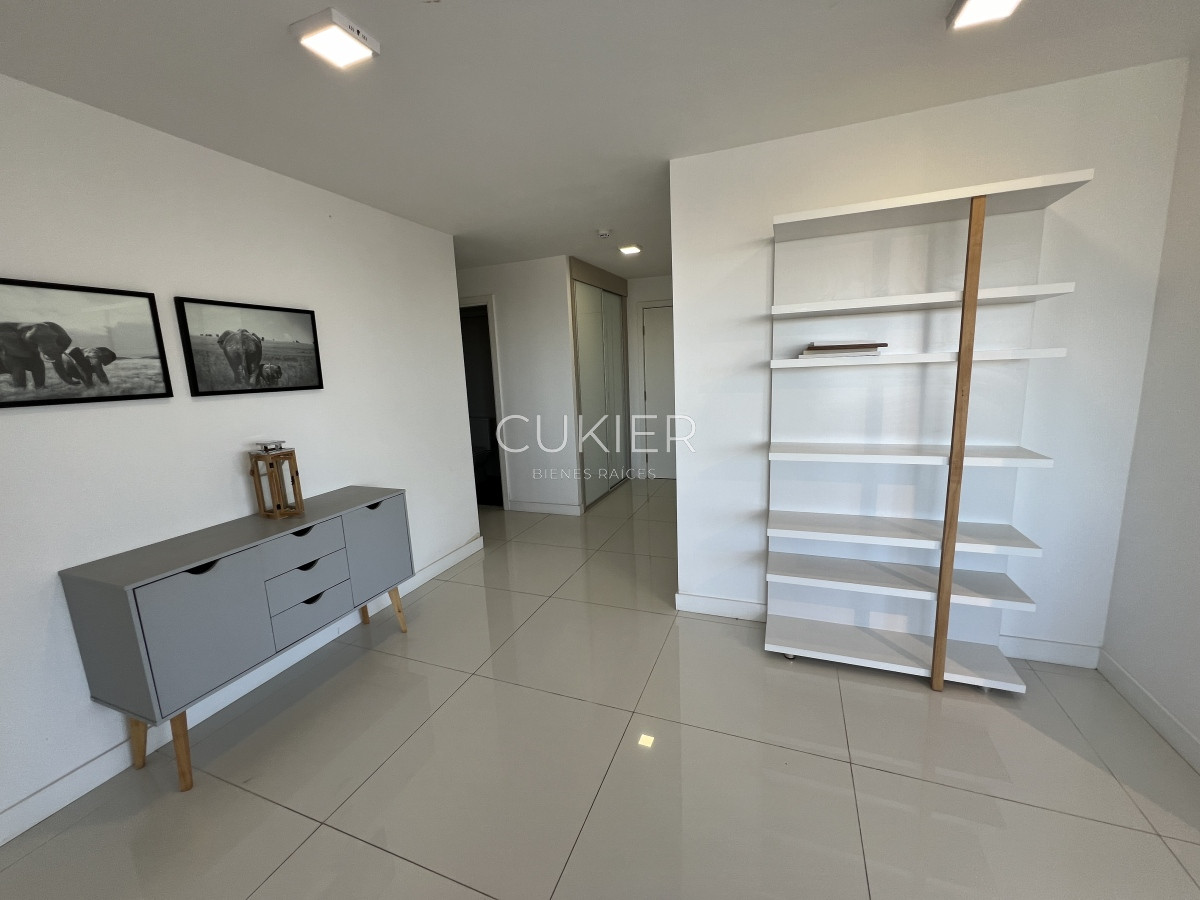 Apartamento ID.2739 - Venta y alquiler temporal de apartamento 3 dormitorios en edificio de categoría Punta del Este
