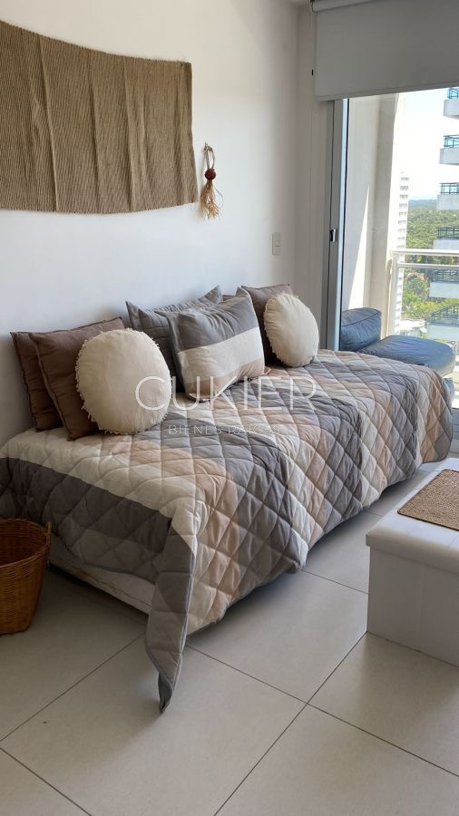 Apartamento ID.1081 - Alquiler anual apartamento 1 dormitorio en edificio con servicios Punta del Este