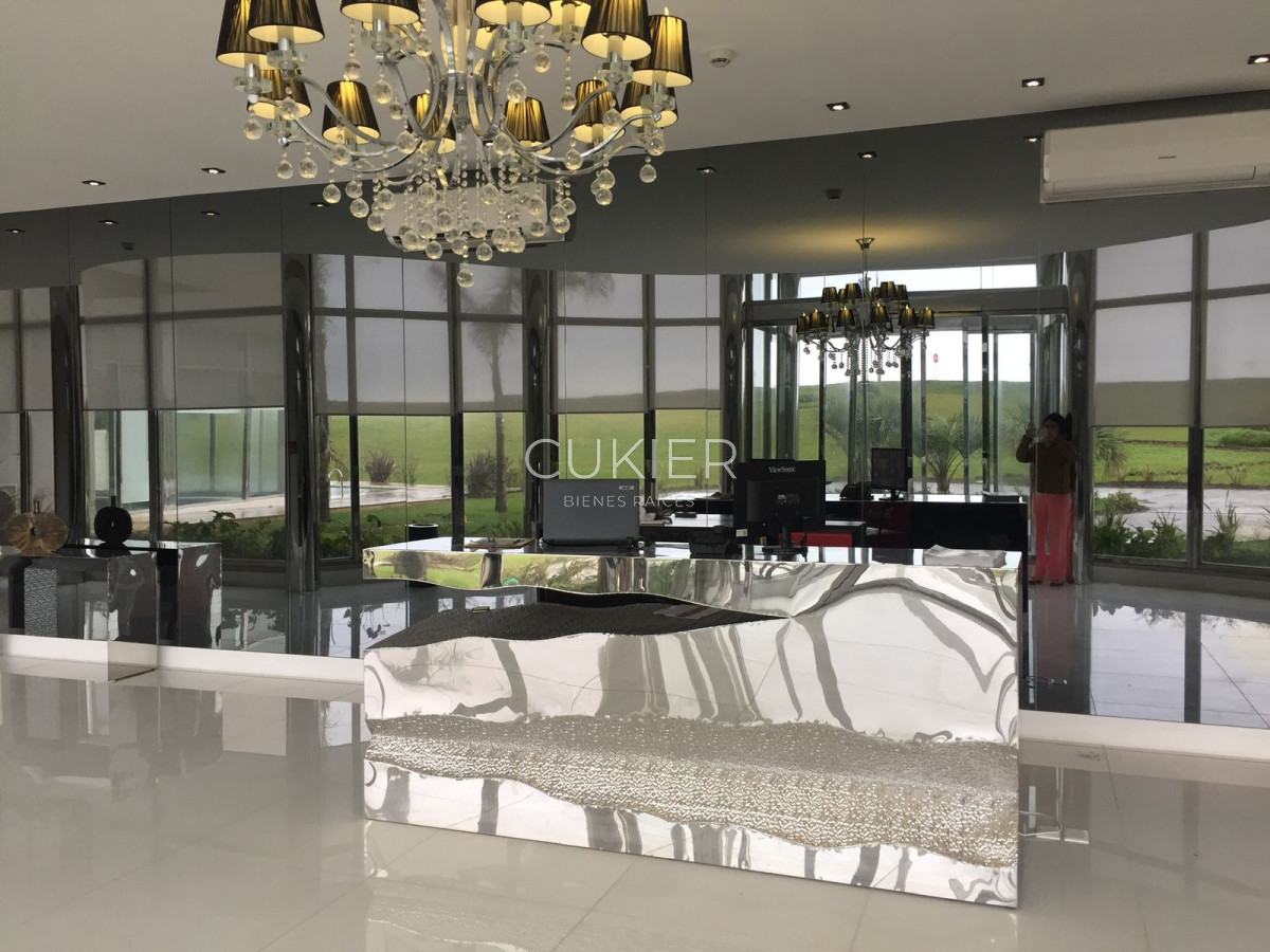 Apartamento ID.3593 - Venta en Punta Del Este frente al mar 1 dormitorio.