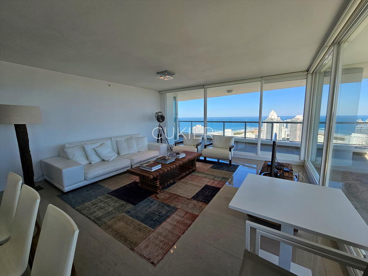 Apartamento ID.3548 - VENTA Penthouse 3 dormitorios con terraza exclusiva y parrillero en torre ONE 