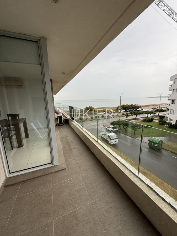 Apartamento ID.4548 - Alquiler anual e invernal apartamento monoambiente con parrillero frente al mar en playa mansa 
