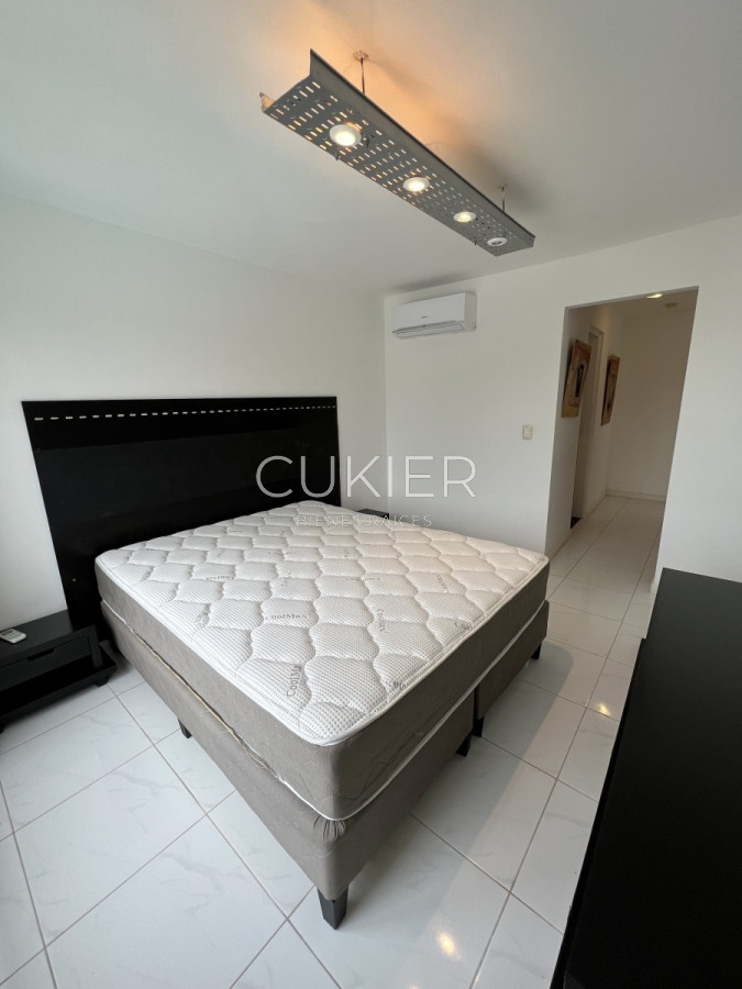 Apartamento ID.2251 - Venta de apartamento penthouse 2 dormitorios frente al mar con parrillero de uso privado Playa Mansa 