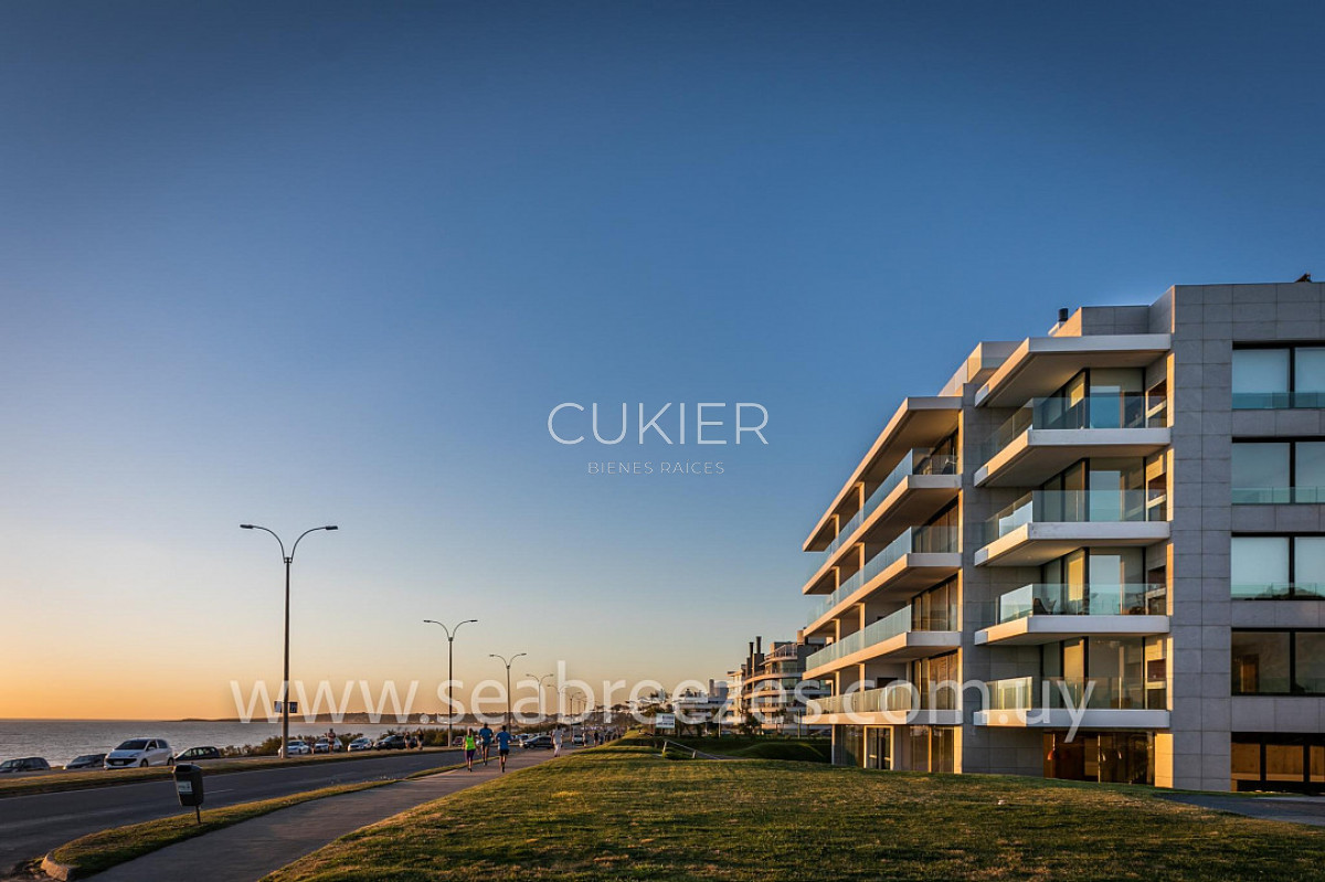 Apartamento ID.4121 - Venta de apartamento 1 dormitorio en primera linea mansa edificio Sea Breezes