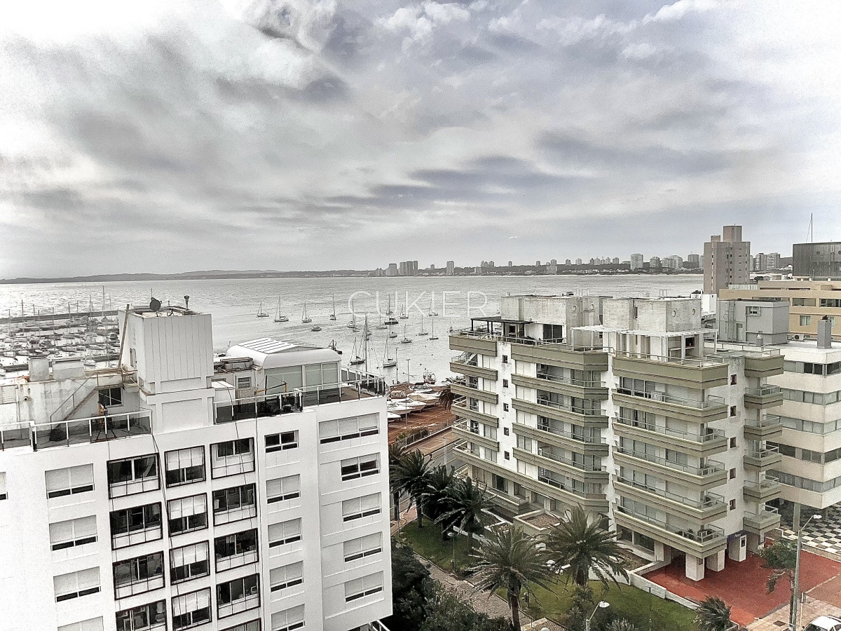 Apartamento ID.3700 - VENTA en Peninsula amplio departamento de 120m2 con vista al puerto.