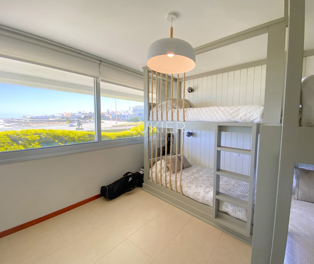 Apartamento ID.1374 - Alquiler anual y venta de hermoso apartamento primera linea en Playa Brava Punta del Este