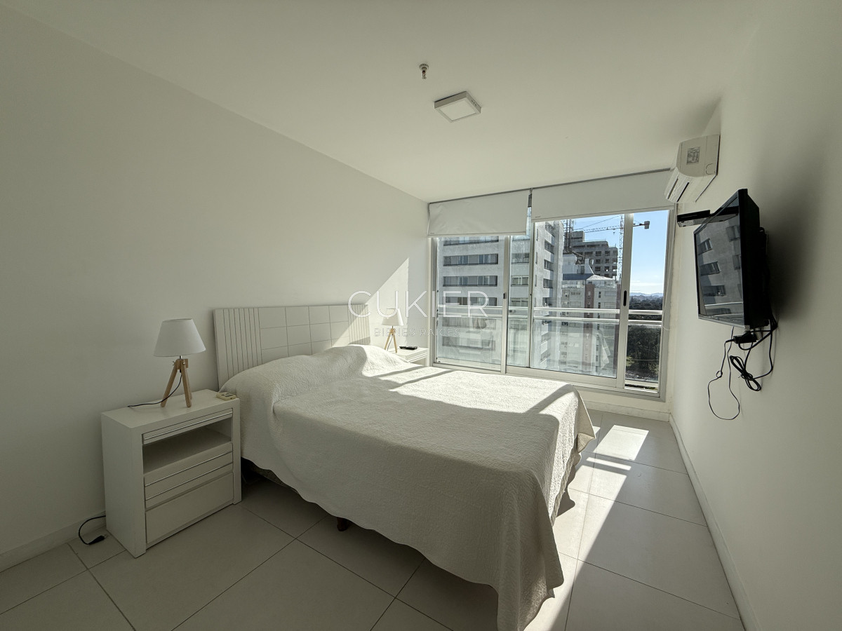 Apartamento ID.1033 - Se vende en oportunidad apartamento 1 dormitorio en edificio con servicios 