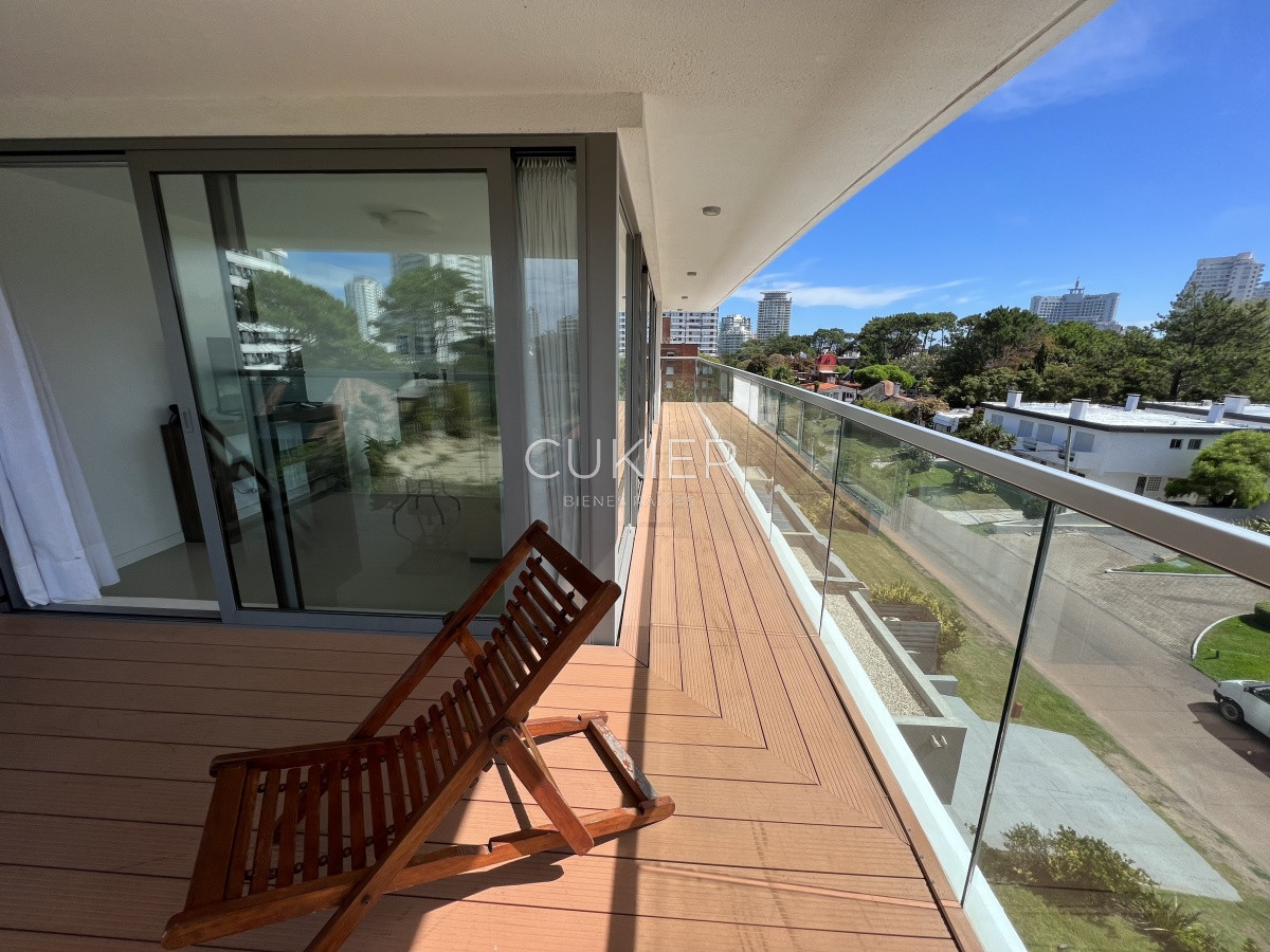 Apartamento ID.1506 - Alquiler de temporada y venta de apartamento 2 dormitorios en edificio de categoría Playa Brava