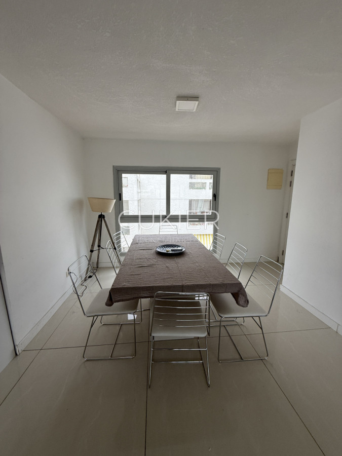 Apartamento ID.4547 - Alquiler anual e invernal de apartamento 3 dormitorios con palillero propio frente al mar en playa mansa 