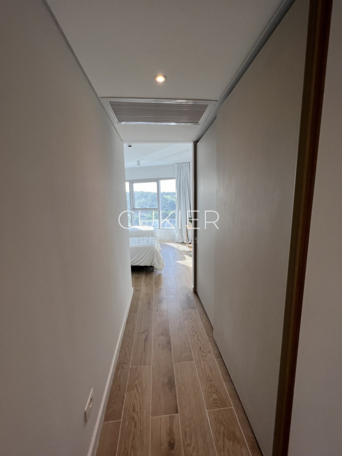Apartamento ID.1601 - Alquiler anual apartamento 2 dormitorios primera linea Playa Brava en Trump Tower
