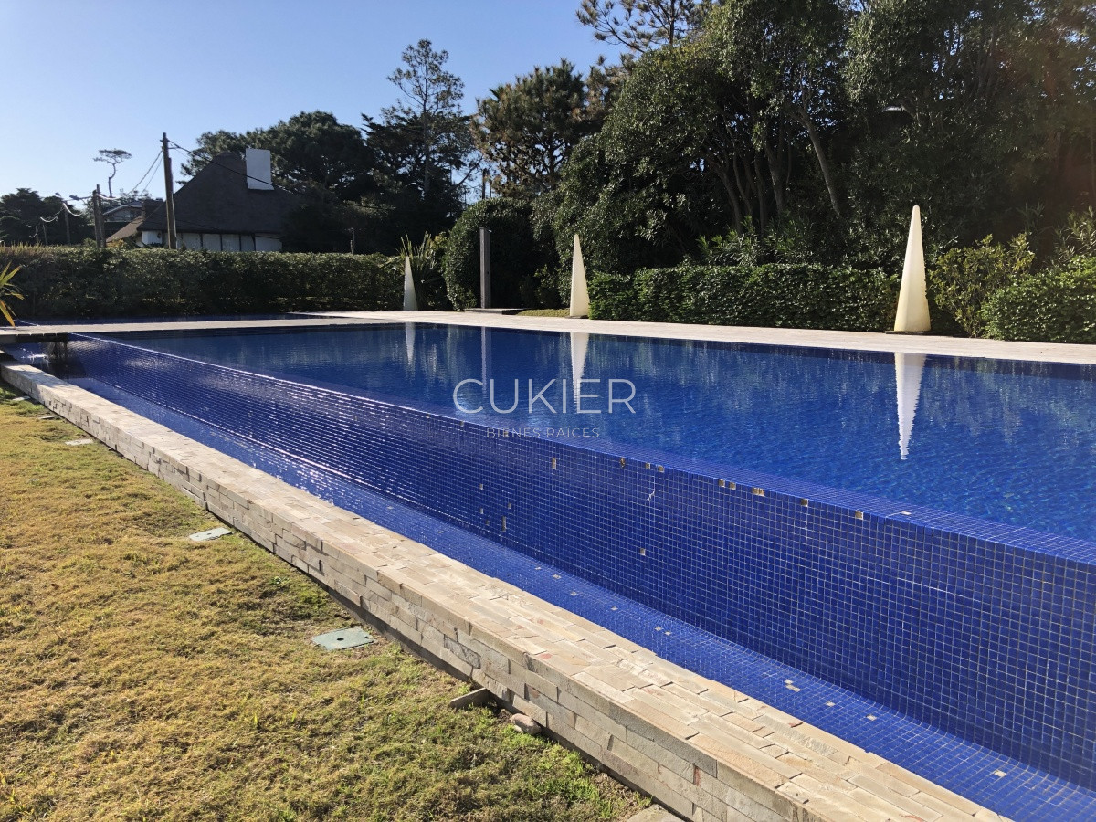 Apartamento ID.352 - Venta apartamento penthouse de 3 dormitorios en primera linea Playa Mansa Punta del Este