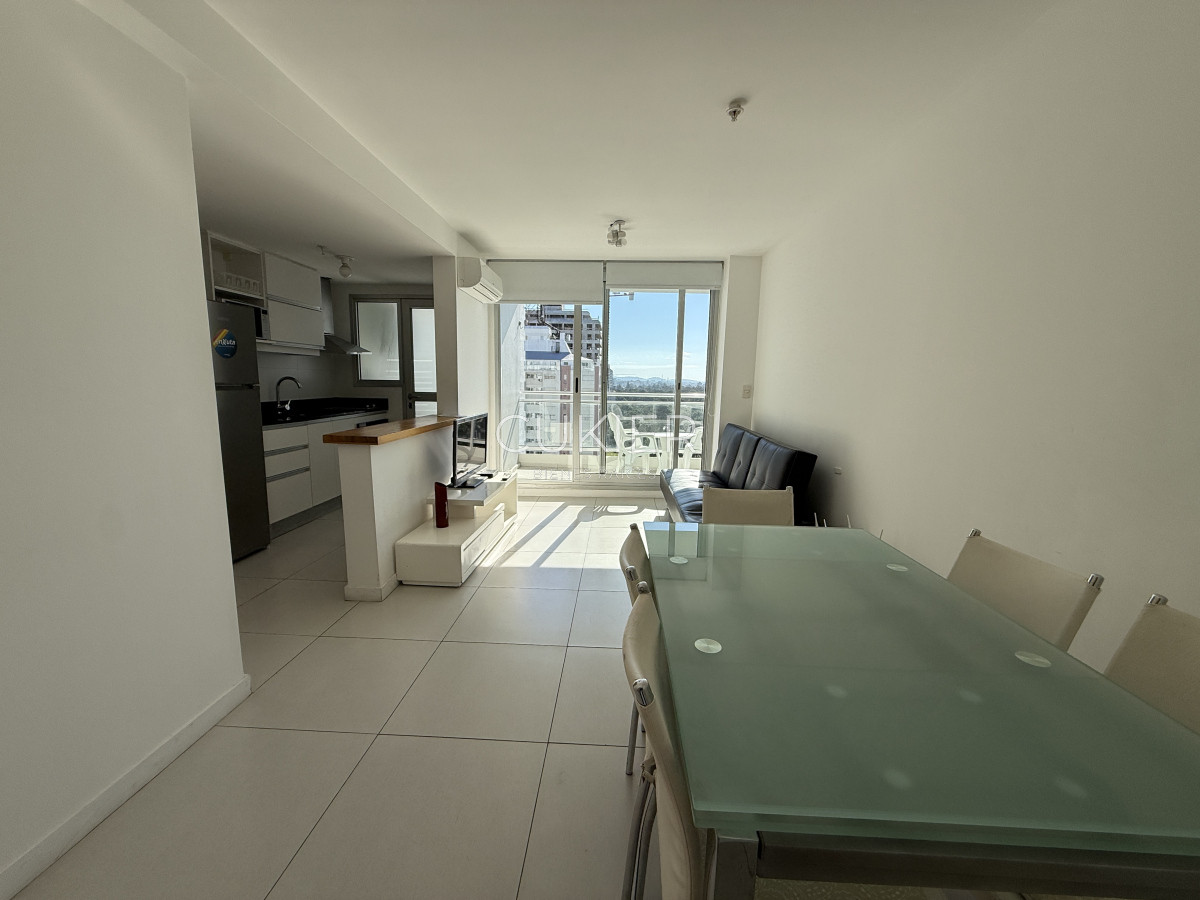Apartamento ID.1033 - Se vende en oportunidad apartamento 1 dormitorio en edificio con servicios 