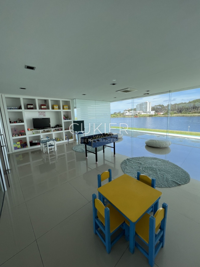 Apartamento ID.1304 - Alquiler temporada apartamento 2 dormitorios frente al mar primera linea Playa Mansa Punta del Este