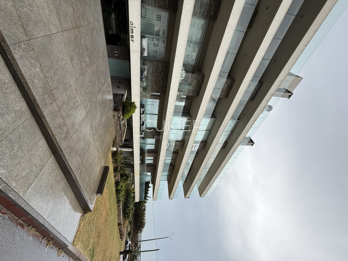 Apartamento ID.4546 - Venta y alquiler anual o invernal de apartamento 2 dormitorios frente al mar en playa mansa 