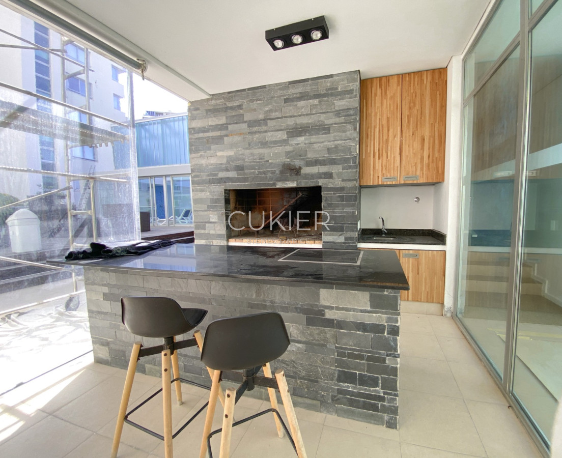 Apartamento ID.1374 - Alquiler anual y venta de hermoso apartamento primera linea en Playa Brava Punta del Este