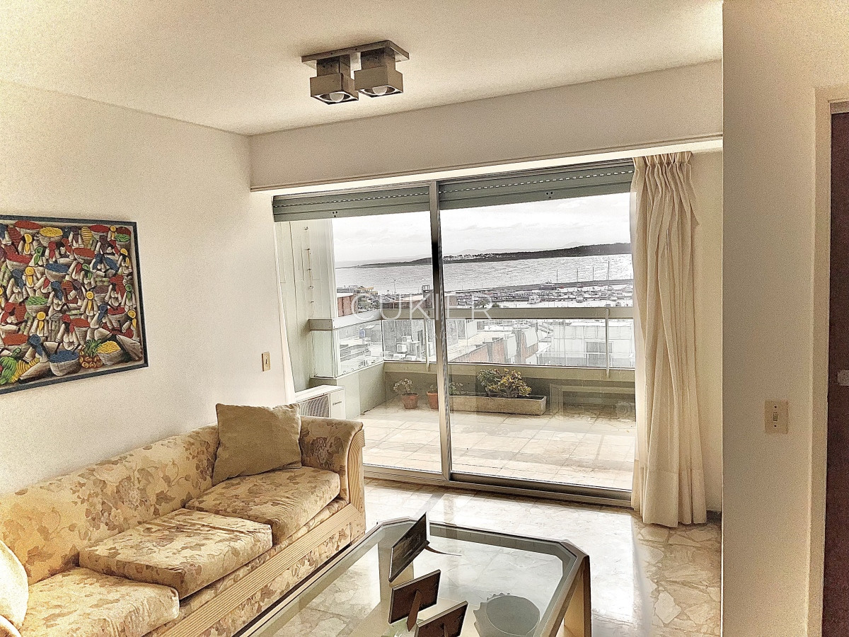 Apartamento ID.3700 - VENTA en Peninsula amplio departamento de 120m2 con vista al puerto.
