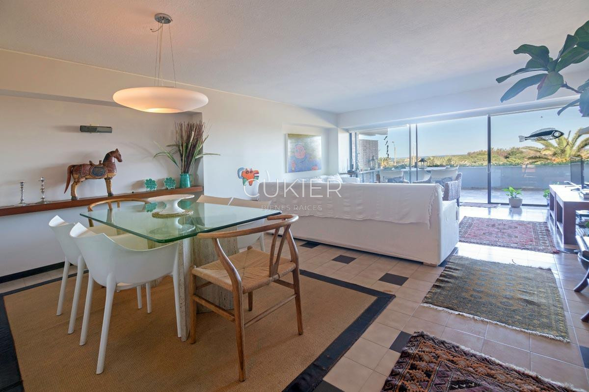Apartamento ID.1369 - Alquiler anual y venta apartamento 3 dormitorios frente al mar en playa brava Punta del Este