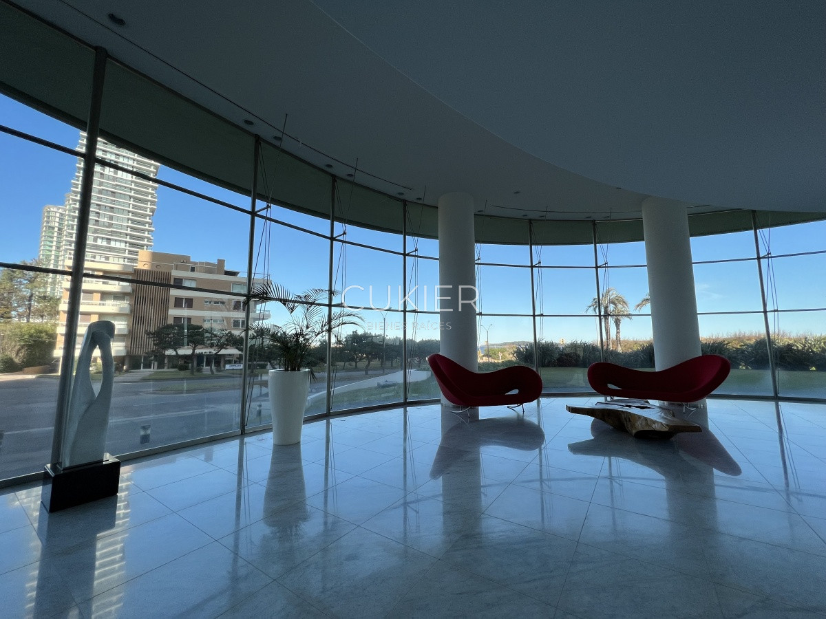 Apartamento ID.871 - Venta espectacular apartamento 4 suites en torre de categoría Aquarela Playa Mansa Punta del Este