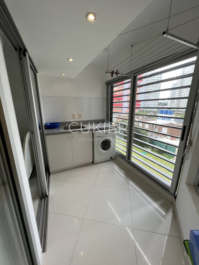 Apartamento ID.1949 - Venta y alquiler anual apartamento 2 dormitorios y dependencia en primera linea Playa Brava