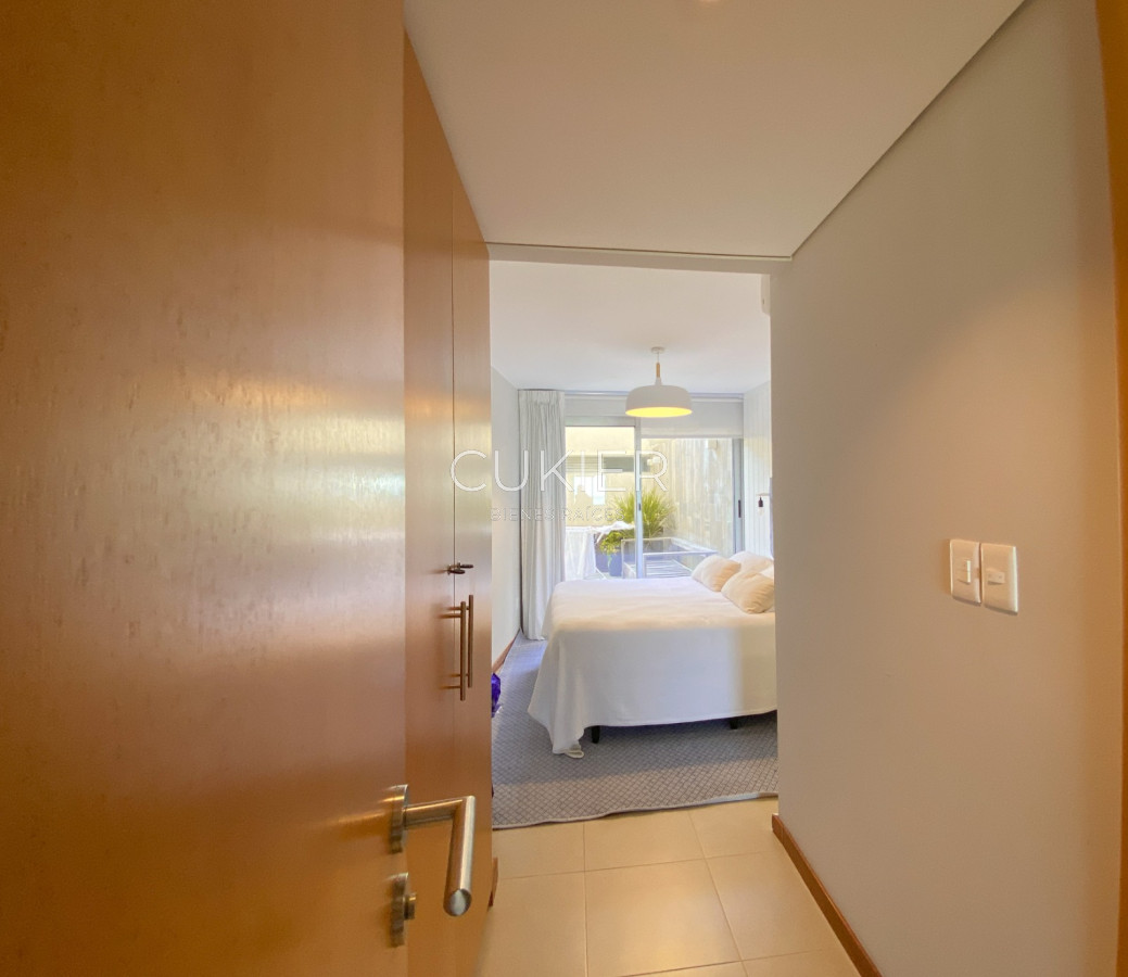 Apartamento ID.1374 - Alquiler anual y venta de hermoso apartamento primera linea en Playa Brava Punta del Este