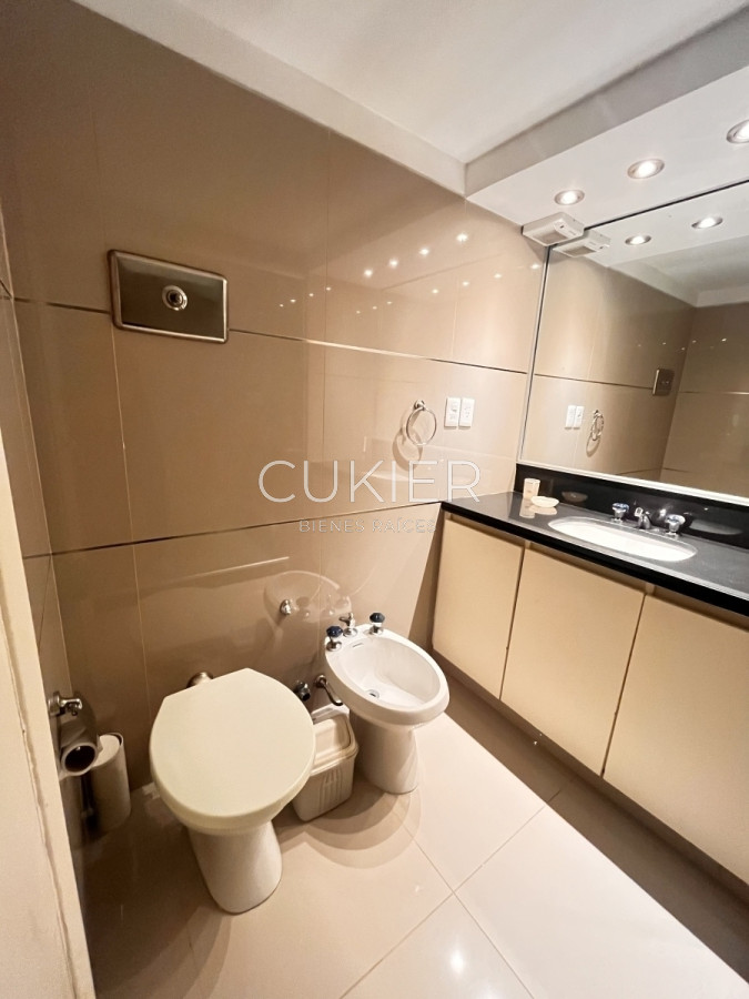 Apartamento ID.3383 - Venta EN OPORTUNIDAD de apartamento 2 dormitorios y dependencia en Peninsula Punta Del Este. 