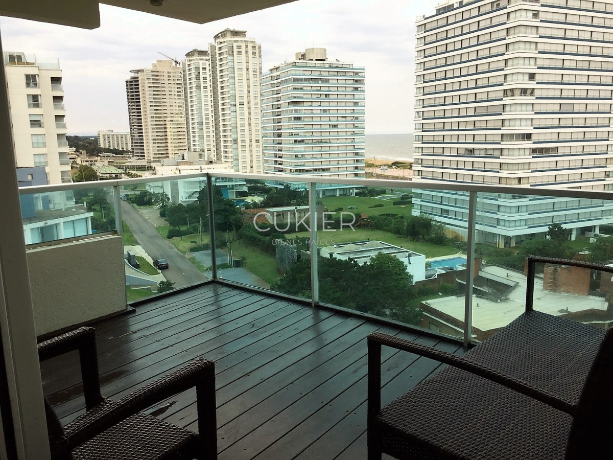 Apartamento ID.3537 - Venta apartamento 3 dormitorios y dependencia en Playa Brava a 100 m del mar 