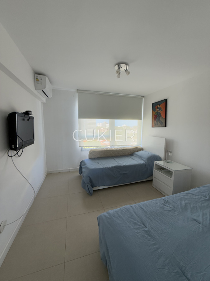 Apartamento ID.3395 - Alquiler invernal de hermoso apartamento de 2 dormitorios con vista al mar en playa mansa edificio full amenities