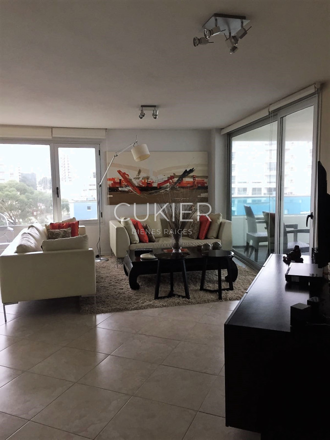 Apartamento ID.3537 - Venta apartamento 3 dormitorios y dependencia en Playa Brava a 100 m del mar 