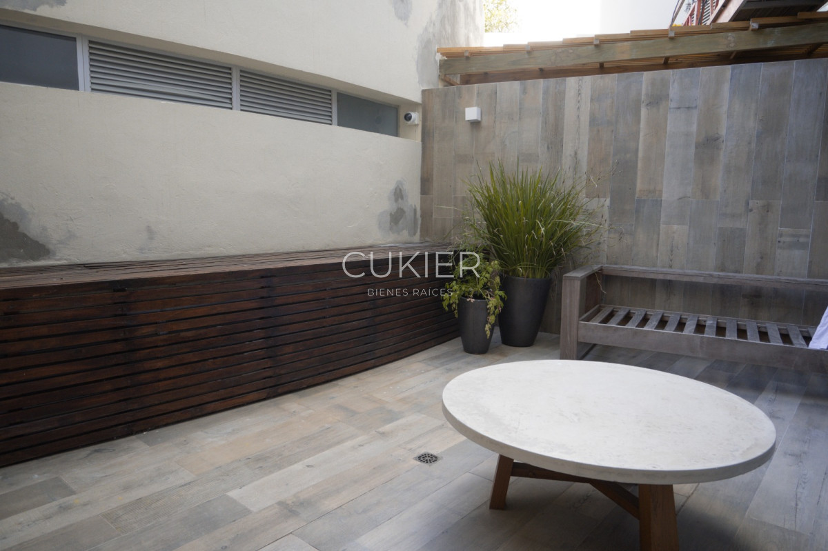 Apartamento ID.1374 - Alquiler anual y venta de hermoso apartamento primera linea en Playa Brava Punta del Este