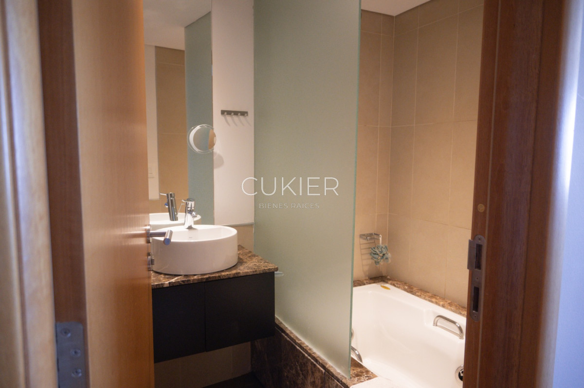 Apartamento ID.1374 - Alquiler anual y venta de hermoso apartamento primera linea en Playa Brava Punta del Este