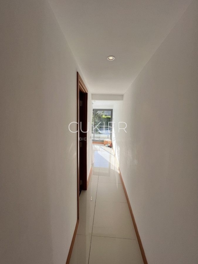 Apartamento ID.2660 - Venta hermoso departamento 3 suites en primera linea Playa Brava torre de categoría