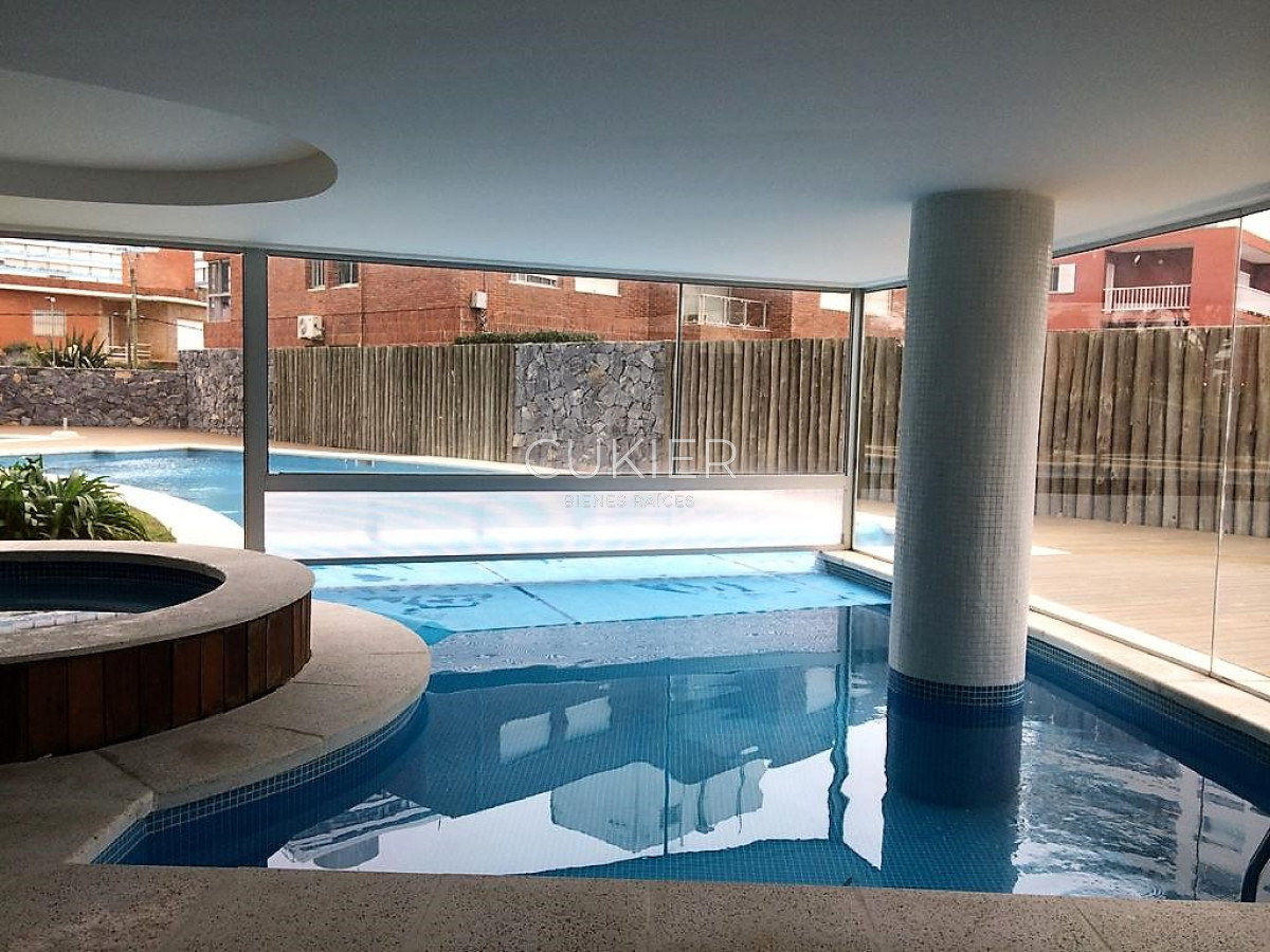 Apartamento ID.3537 - Venta apartamento 3 dormitorios y dependencia en Playa Brava a 100 m del mar 