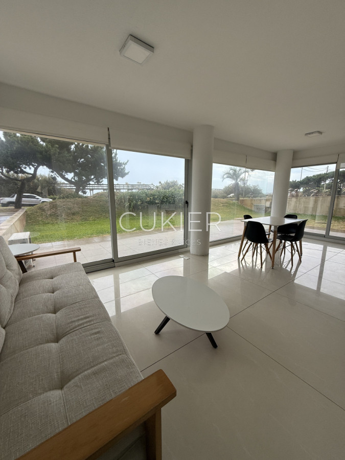 Apartamento ID.4549 - Alquiler anual e invernal apartamento 1 dormitorio con jardín en planta baja frente al mar 