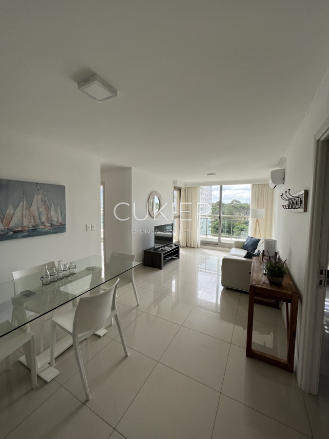 Apartamento ID.1669 - Alquiler anual apartamento 2 dormitorios en edificio full servicios en Punta del este 