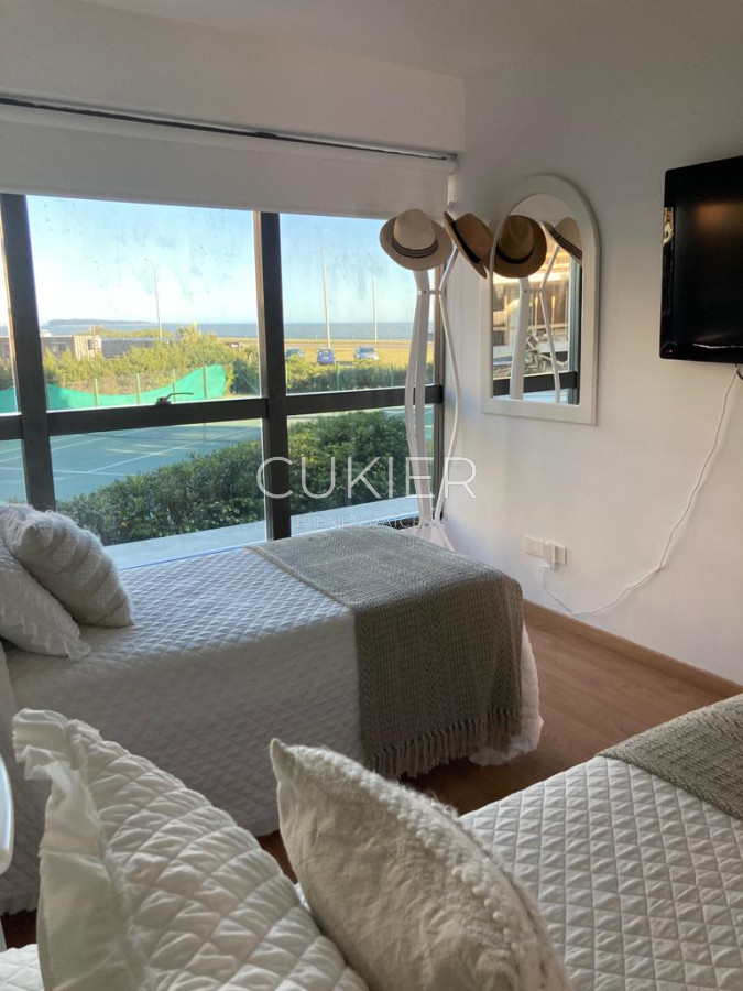 Apartamento ID.1305 - Alquiler temporada apartamento 3 dormitorios en primera linea frente al mar Playa Mansa Punta del Este