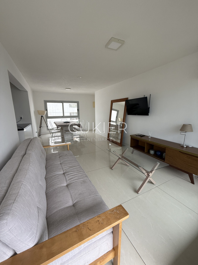 Apartamento ID.4547 - Alquiler anual e invernal de apartamento 3 dormitorios con palillero propio frente al mar en playa mansa 