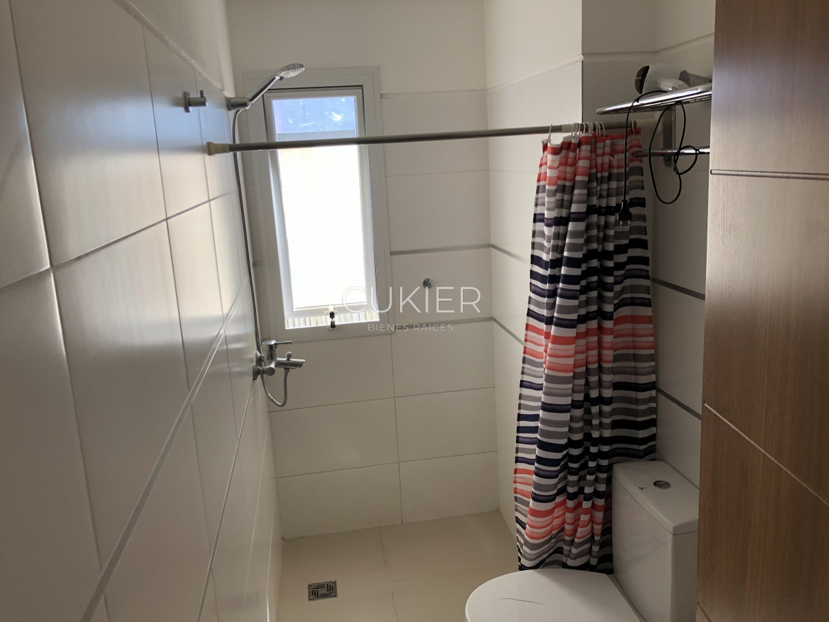 Apartamento ID.215 - Alquiler anual apartamento 1 dormitorio en primera linea Playa Mansa Punta del Este
