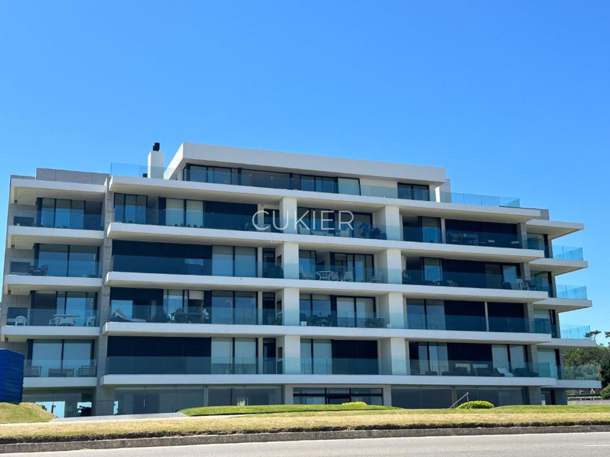 Apartamento ID.4121 - Venta de apartamento 1 dormitorio en primera linea mansa edificio Sea Breezes