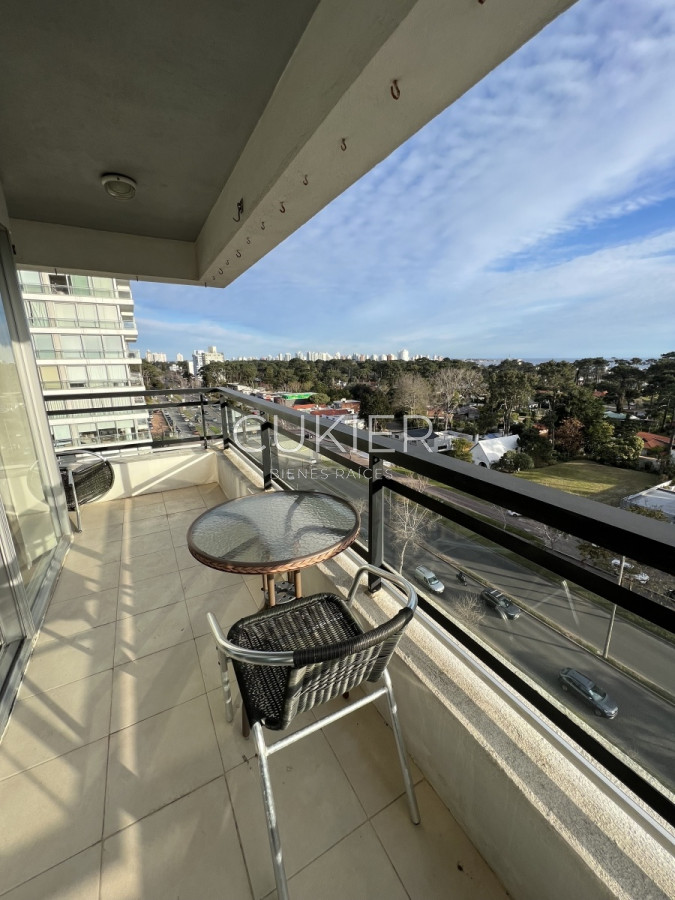 Apartamento ID.164 - Alquiler anual apartamento 3 dormitorios en edificio con servicios en Punta del Este