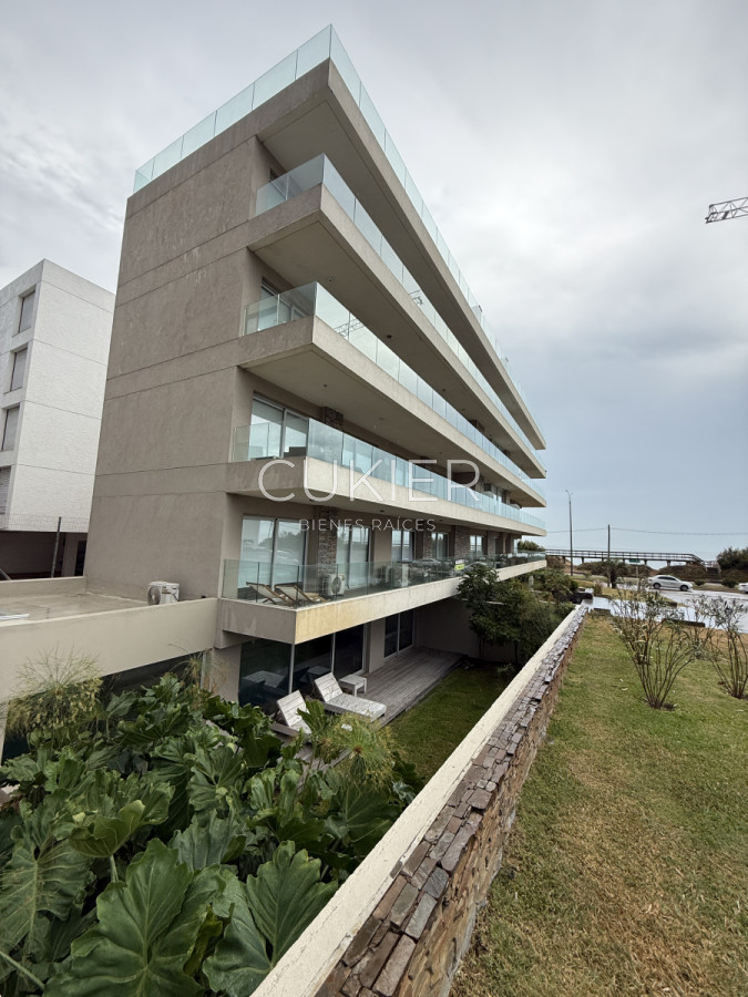 Apartamento ID.4548 - Alquiler anual e invernal apartamento monoambiente con parrillero frente al mar en playa mansa 