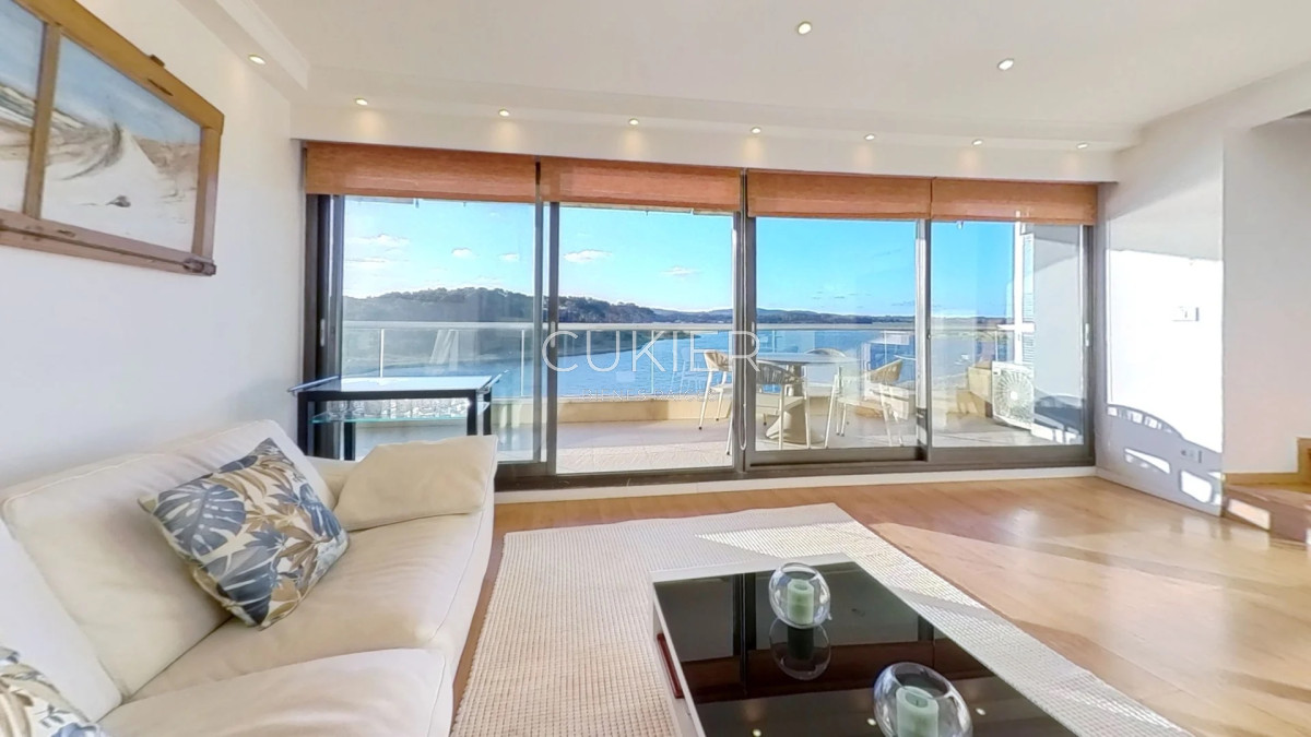 Apartamento ID.2611 - Venta de espectacular duplex penthouse en Terrazas de la Laguna primera linea Playa Mansa de 3 suites