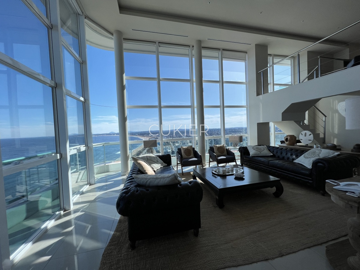 Apartamento ID.871 - Venta espectacular apartamento 4 suites en torre de categoría Aquarela Playa Mansa Punta del Este