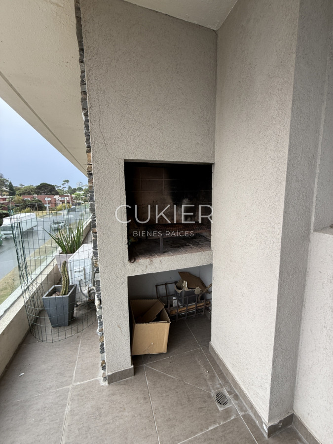 Apartamento ID.4548 - Alquiler anual e invernal apartamento monoambiente con parrillero frente al mar en playa mansa 