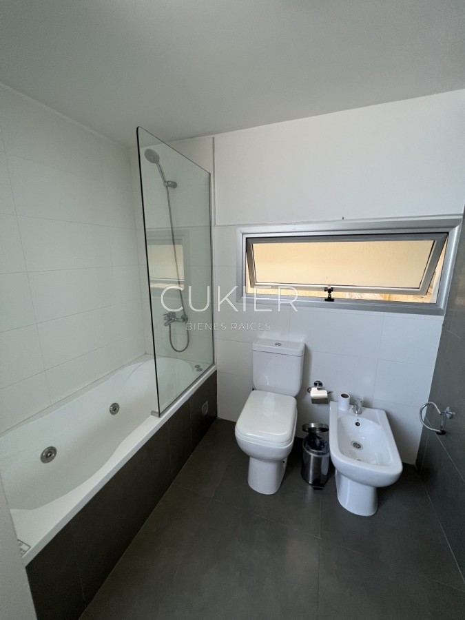 Apartamento ID.1541 - Alquiler anual y invernal de apartamento 2 dormitorios frente al mar en playa mansa