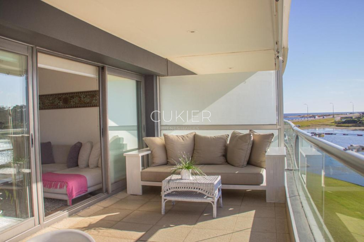 Apartamento ID.1304 - Alquiler temporada apartamento 2 dormitorios frente al mar primera linea Playa Mansa Punta del Este